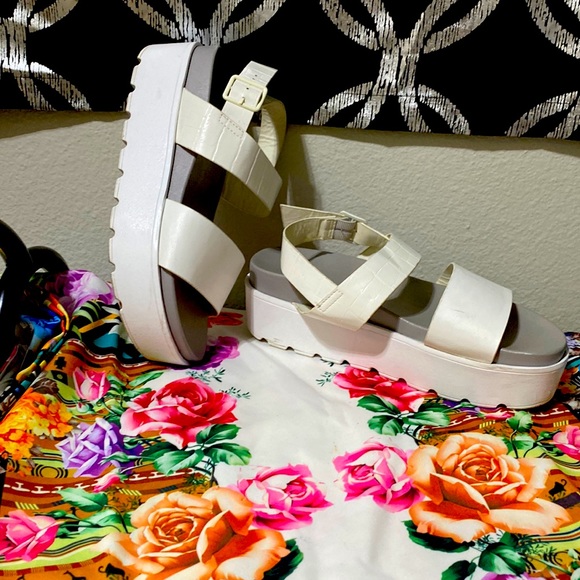 Source Unknown Shoes - White Platform Sandals
